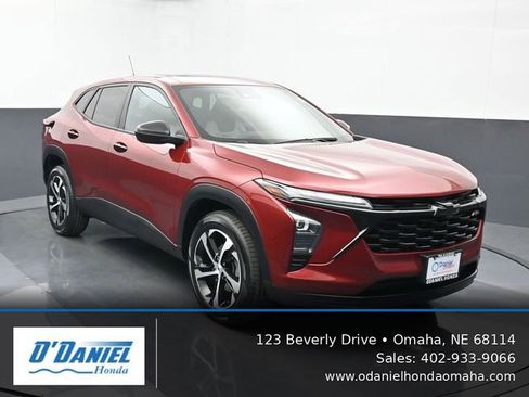 Used 2024 Chevrolet Trax RS w/ Sunroof Package FWD image 8