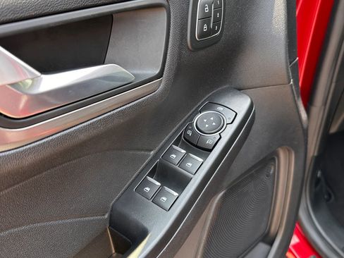 Used 2022 Ford Escape Titanium image 6