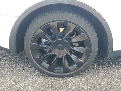 Used 2021 Tesla Model Y Long Range image 5