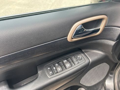 Used 2014 Jeep Grand Cherokee Laredo w/ Quick Order Package 23E AWD/4WD image 12