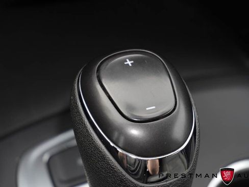 Used 2020 Chevrolet Equinox LT image 34
