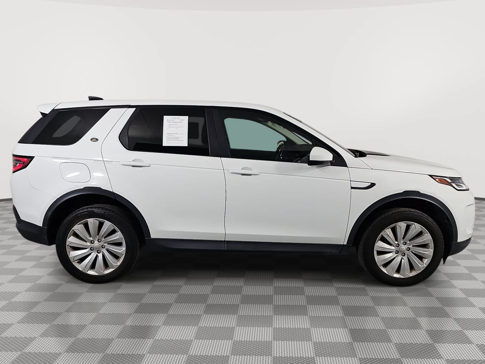 Used 2020 Land Rover Discovery Sport SE AWD/4WD image 9