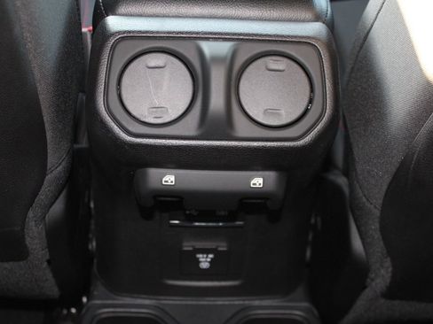 Used 2018 Jeep Wrangler Unlimited Rubicon image 29