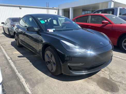 Used 2023 Tesla Model 3 Standard Range image 2