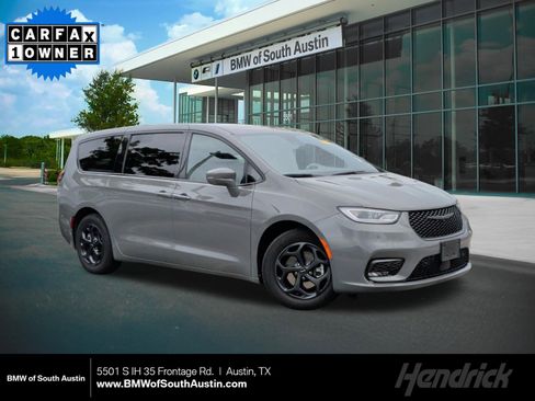 Used 2022 Chrysler Pacifica Limited w/ Uconnect Theater Family Group FWD image 1