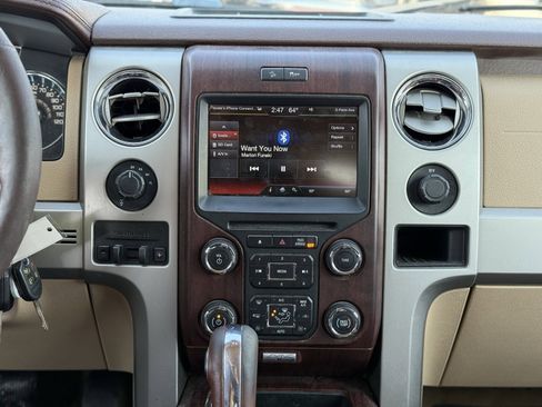Used 2014 Ford F150 King Ranch w/ King Ranch Luxury Package image 19
