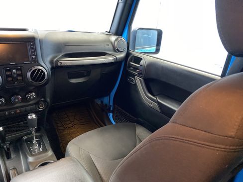 Certified 2018 Jeep Wrangler Unlimited Sport S image 25