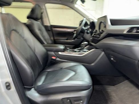 Used 2024 Toyota Highlander Platinum AWD/4WD image 24