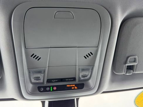 Used 2025 Chevrolet Blazer LT image 36