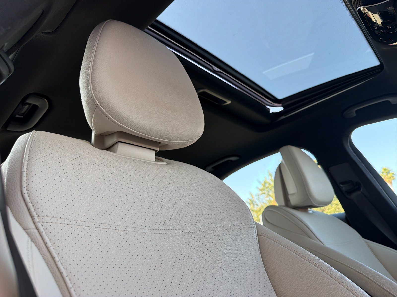 Used 2025 Mercedes-Benz C 300 4MATIC Sedan image 18