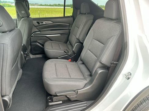 Used 2024 Chevrolet Traverse LT image 22