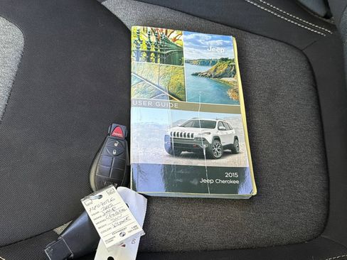 Used 2015 Jeep Cherokee Sport FWD image 4