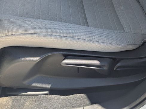 Used 2025 Honda HR-V LX image 18