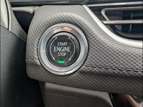 Used 2024 Chevrolet TrailBlazer LT w/ LT Cold Weather Package FWD image 8