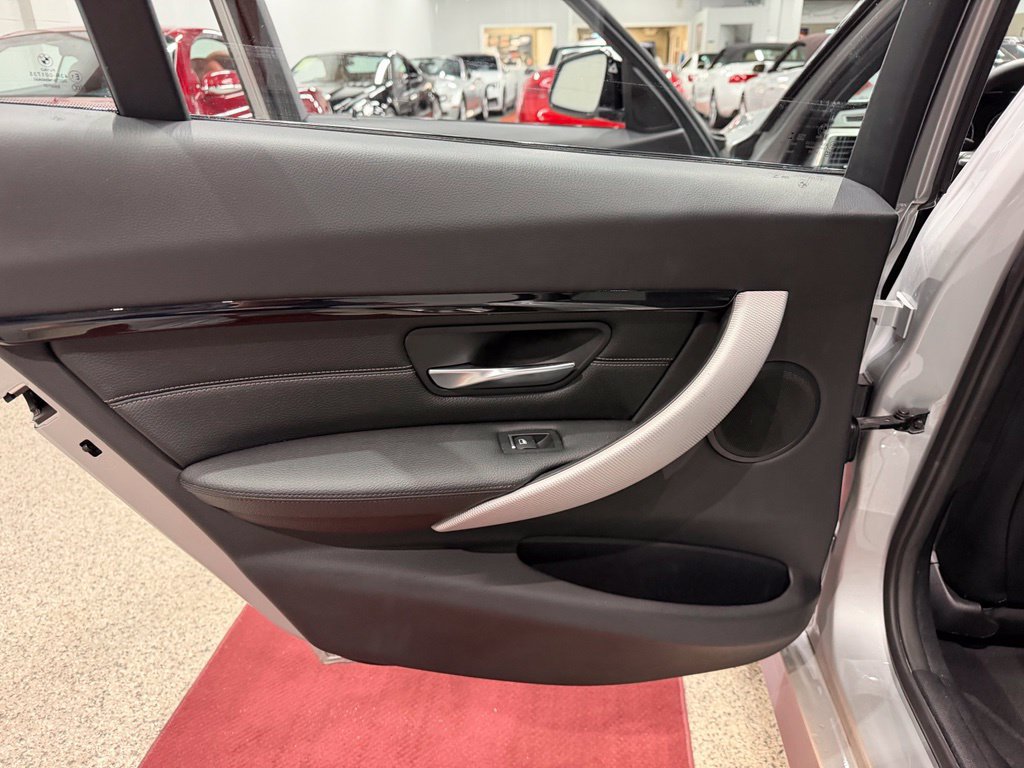 Used 2018 BMW 328d xDrive Sedan AWD/4WD image 19