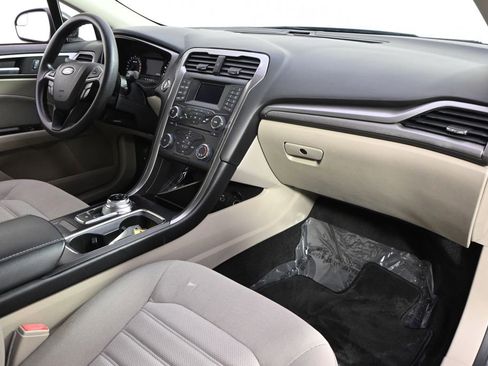 Used 2017 Ford Fusion SE image 15