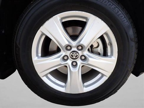 Used 2021 Toyota Highlander LE AWD/4WD image 7
