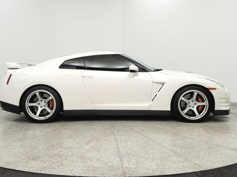 Used 2016 Nissan GT-R Premium AWD/4WD image 6