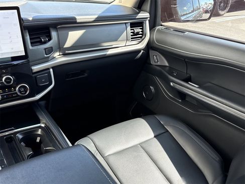 Certified 2024 Ford Expedition XLT image 13