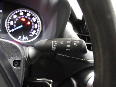 Used 2021 Toyota RAV4 LE image 29