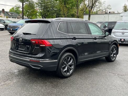 Used 2023 Volkswagen Tiguan SE AWD/4WD image 2