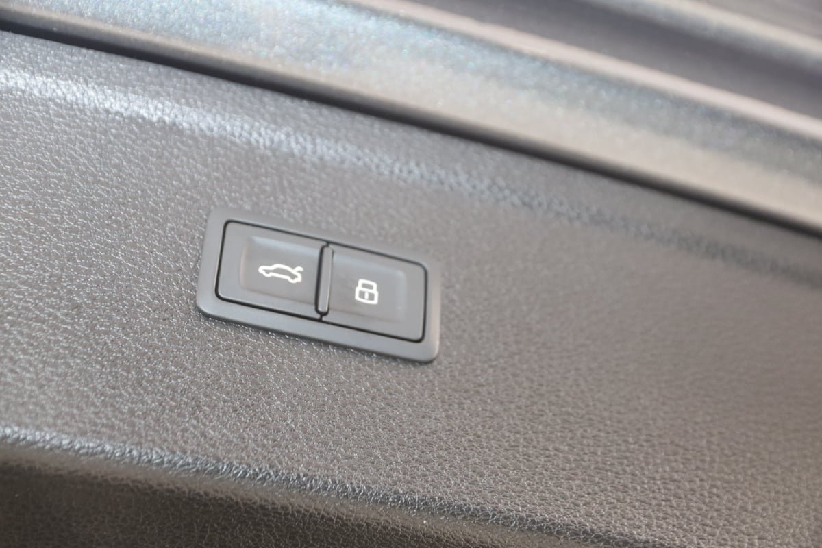 Used 2025 Audi Q5 e Premium Plus AWD/4WD image 39
