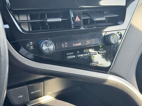 Used 2024 Toyota Camry SE image 31