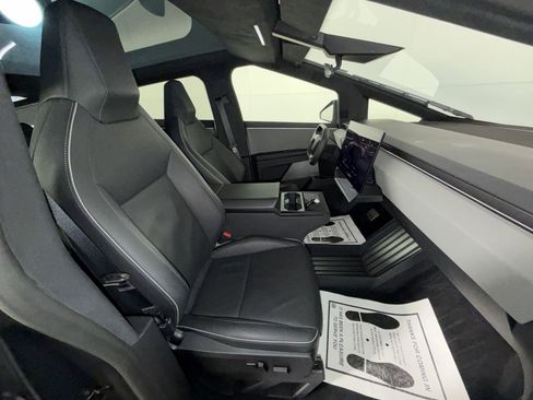 Used 2024 Tesla Cybertruck AWD Crew Cab image 27