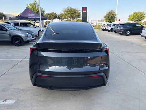 Used 2026 Tesla Model Y 2WD image 4