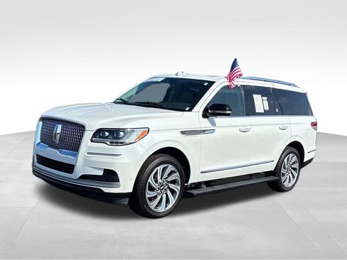 Used 2023 Lincoln Navigator 4WD image 8
