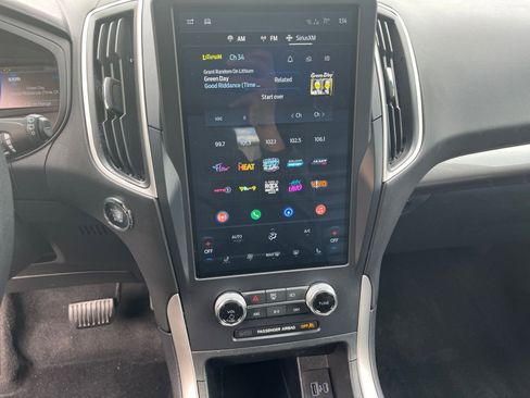 Used 2024 Ford Edge SEL image 17