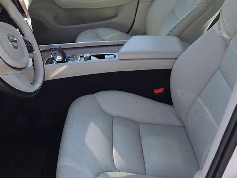 Used 2022 Volvo S60 B5 Momentum w/ Premium Package image 10