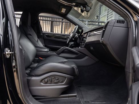 Certified 2023 Porsche Cayenne Turbo GT AWD/4WD image 42