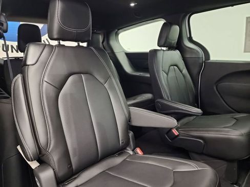 New 2026 Chrysler Pacifica Select image 35