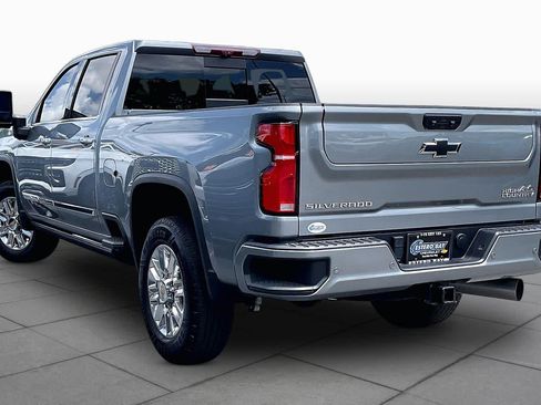 Used 2025 Chevrolet Silverado 2500 High Country w/ Technology Package AWD/4WD image 12