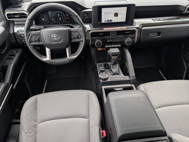 Used 2025 Toyota Tacoma SR5 AWD/4WD image 19