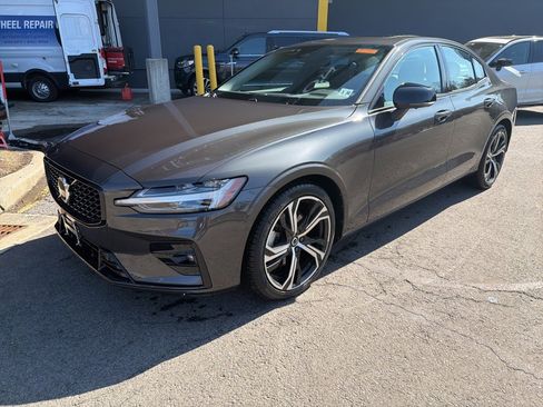 Used 2025 Volvo S60 B5 Plus image 1