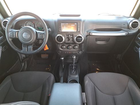 Used 2018 Jeep Wrangler Unlimited Sahara w/ Connectivity Group image 9