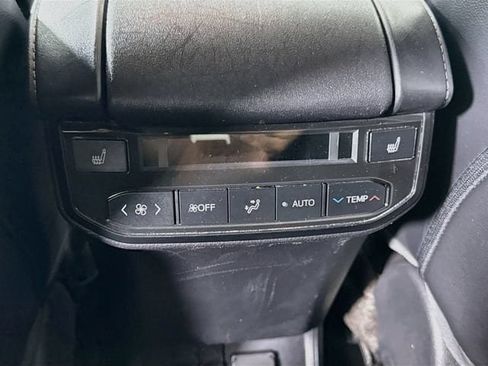 Used 2023 Toyota Highlander Platinum FWD image 25