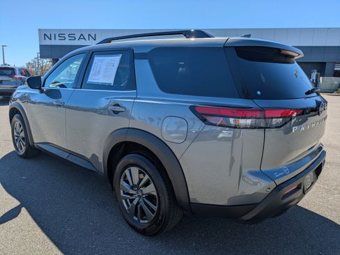 Certified 2025 Nissan Pathfinder SV image 6