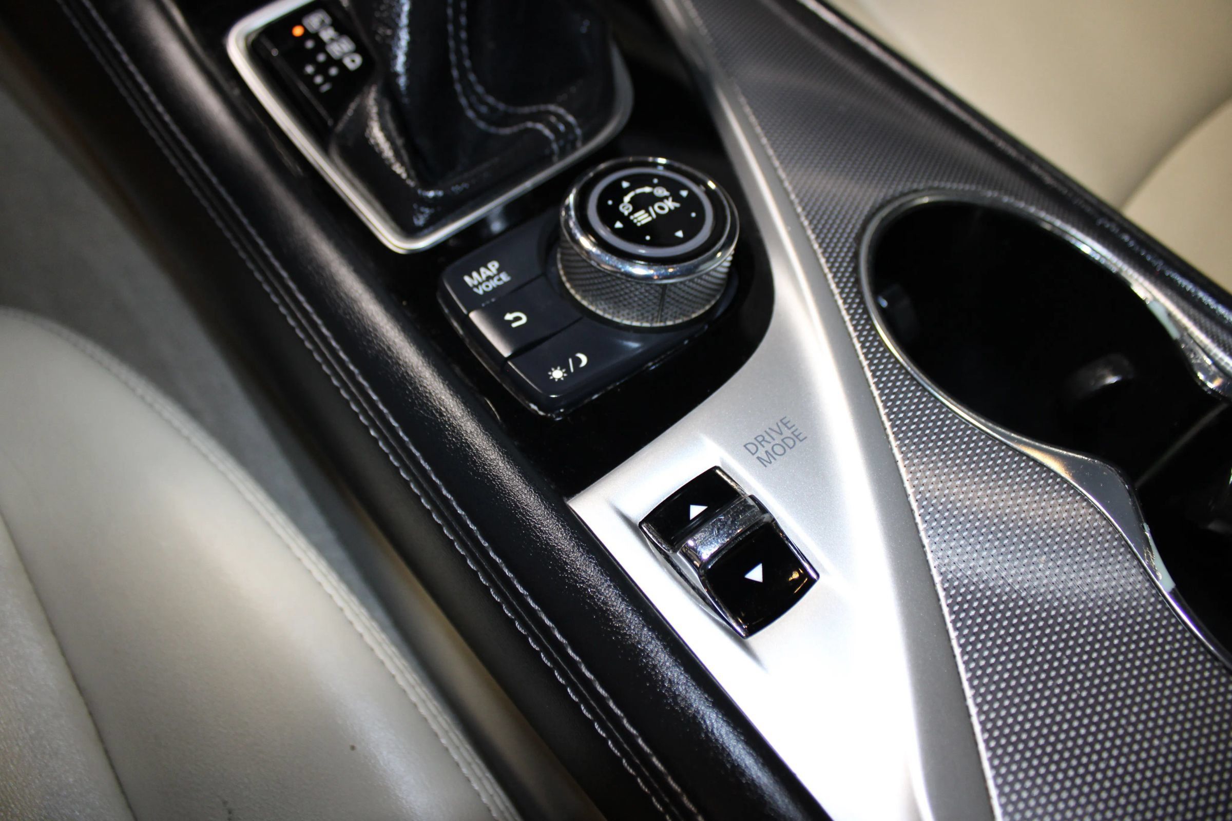 Used 2014 INFINITI Q50 Premium w/ Navigation Package AWD/4WD image 21