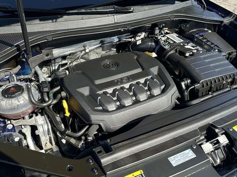 Used 2023 Volkswagen Tiguan SE w/ Panoramic Sunroof Package image 10