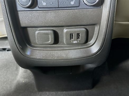 Certified 2019 Buick Envision Essence FWD image 26