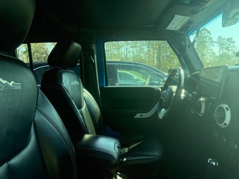 Used 2014 Jeep Wrangler Unlimited Sahara image 7