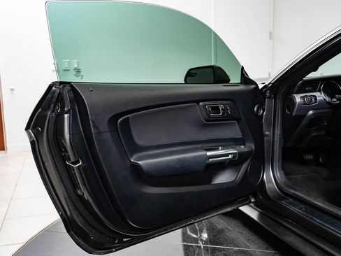 Used 2017 Ford Mustang Coupe RWD image 23