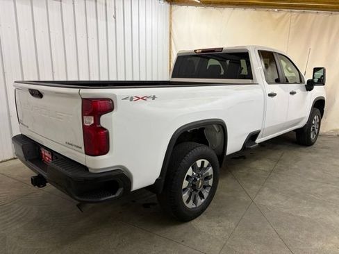 Used 2022 Chevrolet Silverado 2500 Custom w/ Custom Value Package AWD/4WD image 6