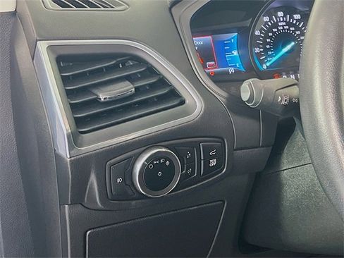 Used 2024 Ford Edge Titanium image 10