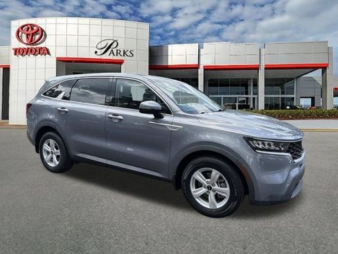 Used 2023 Kia Sorento LX FWD image 1