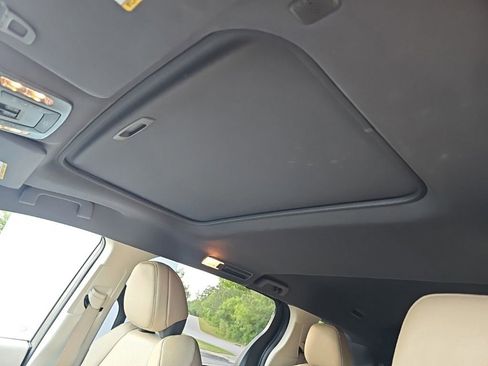 Used 2023 Toyota Sienna XLE FWD image 28