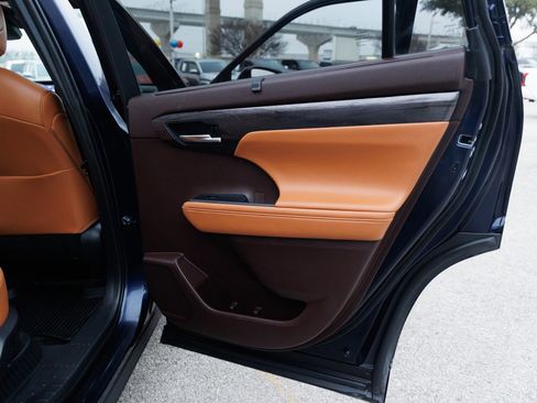 Used 2021 Toyota Highlander Platinum image 46